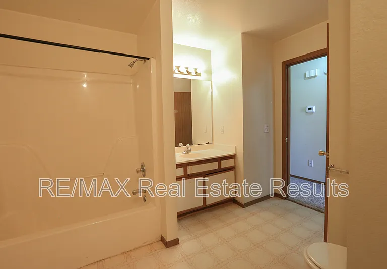 2223 W Roselawn St — Photo 18