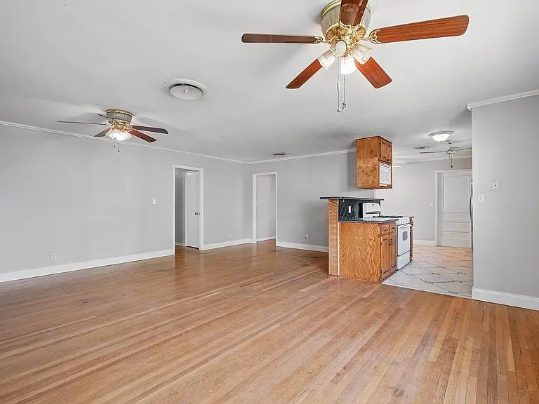 3333 Sayles Blvd — Photo 7