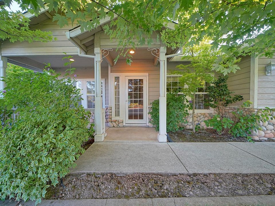 2nd image of 2691 Clay St