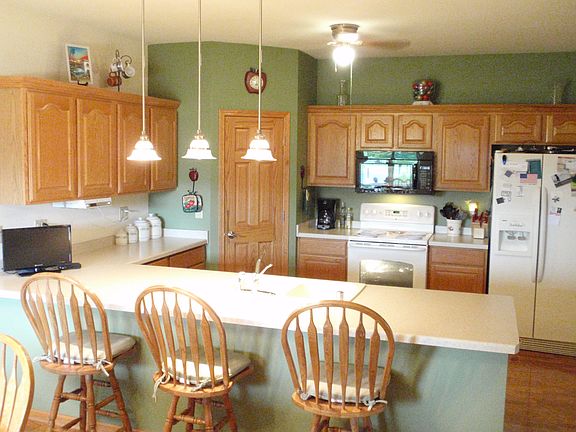 4th image of 322 Lauren Ln