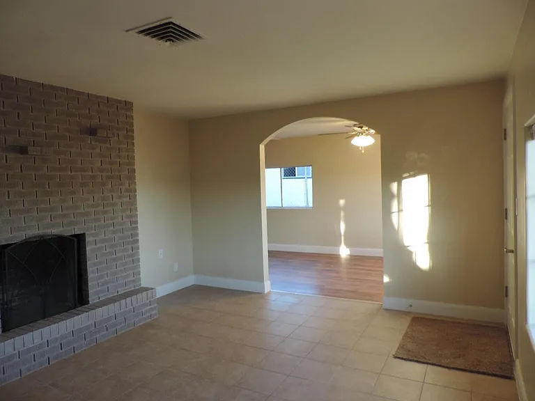 181 E 700 S — Photo 2