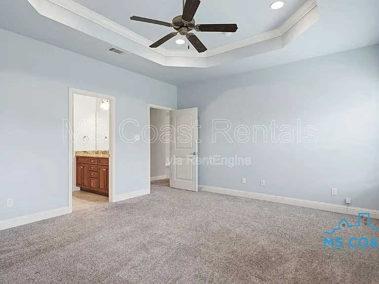 915 Old Towne St — Photo 13