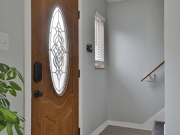 4th image of 404 Old Village Rd