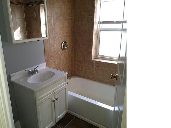 5th image of 4441 W Washington Blvd #3A