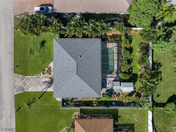 3rd image of 243 SW 33rd St
