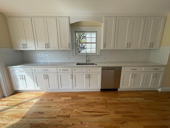 5th image of 57 Alexander Ave #2