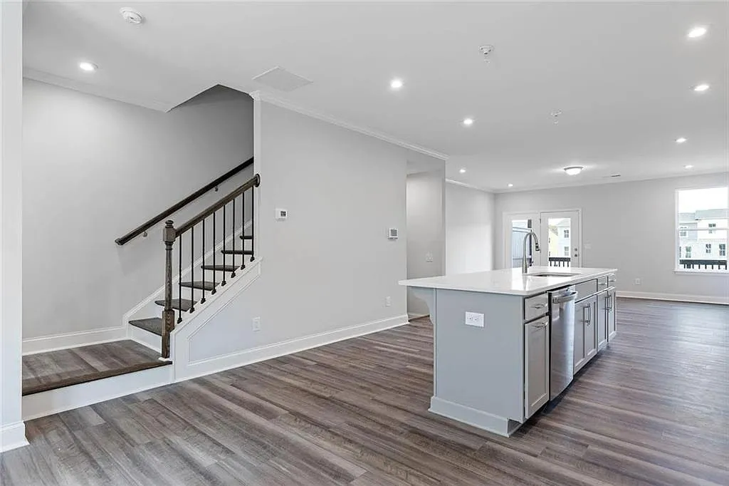 3 bed, 4.0 bath, 1970 sqft, $2,500 — Photo 4