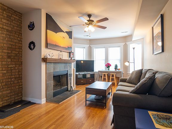 3rd image of 4252 N Francisco Ave #3