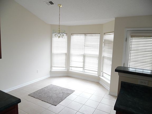 5th image of 125 Oakleigh Dr