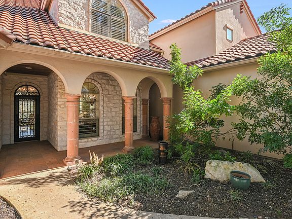4th image of 1406 Lakeway Dr