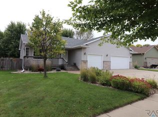 5009 E 4th St, Sioux Falls, SD 57110