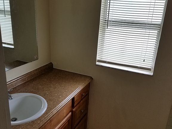 5th image of 1108 SE 23rd Ter