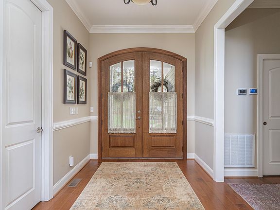 5th image of 100 Bobolink Dr