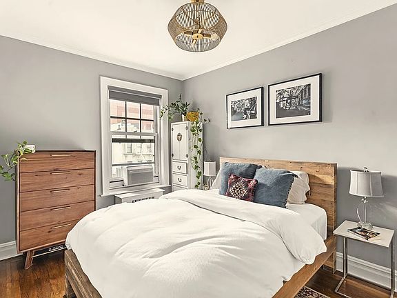 4th image of 67 Morton St APT 6D