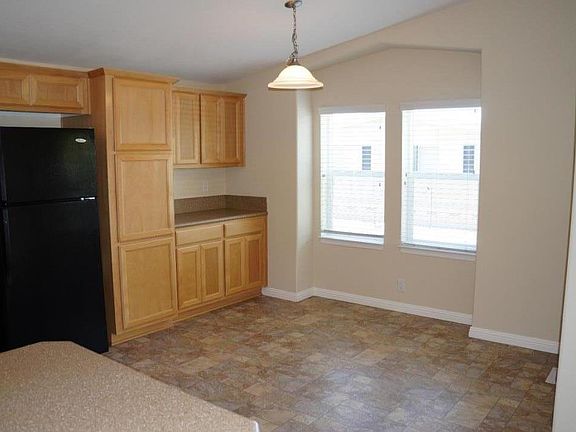 4th image of 213 Chateau La Salle Dr