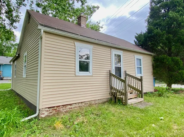 101 Grant St, Lowell, IN 46356