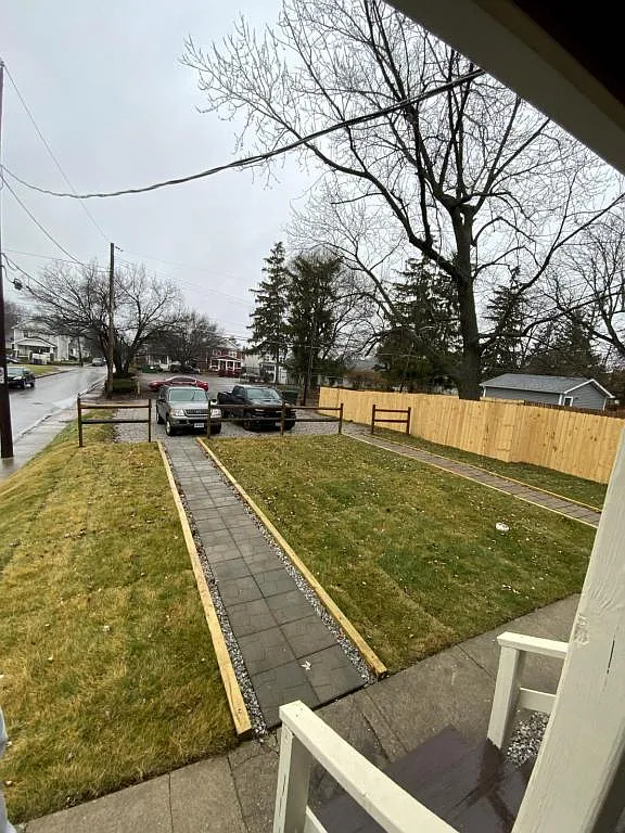 877 Heyl Ave — Photo 3