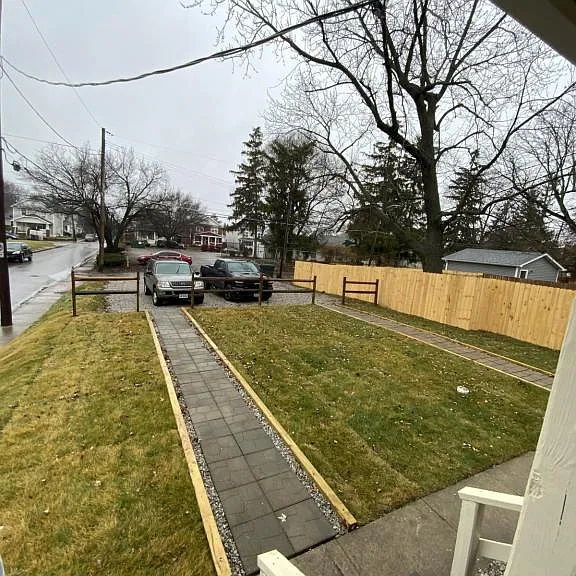 877 Heyl Ave — Photo 3