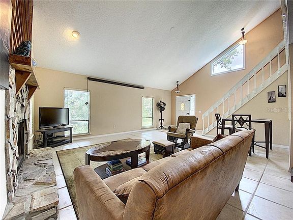 5th image of 1024 Sylvia Ln