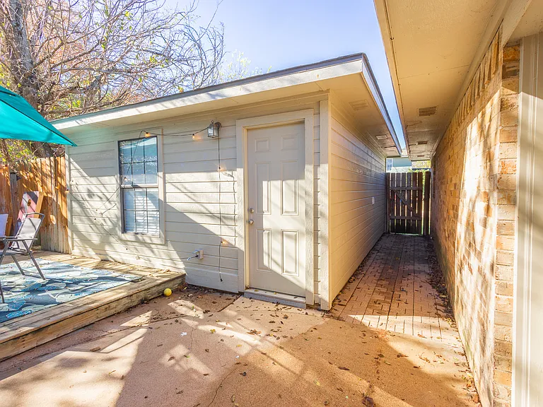 1600 Lawyer St — Photo 32