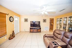 3rd image of 901 NW 48th Place