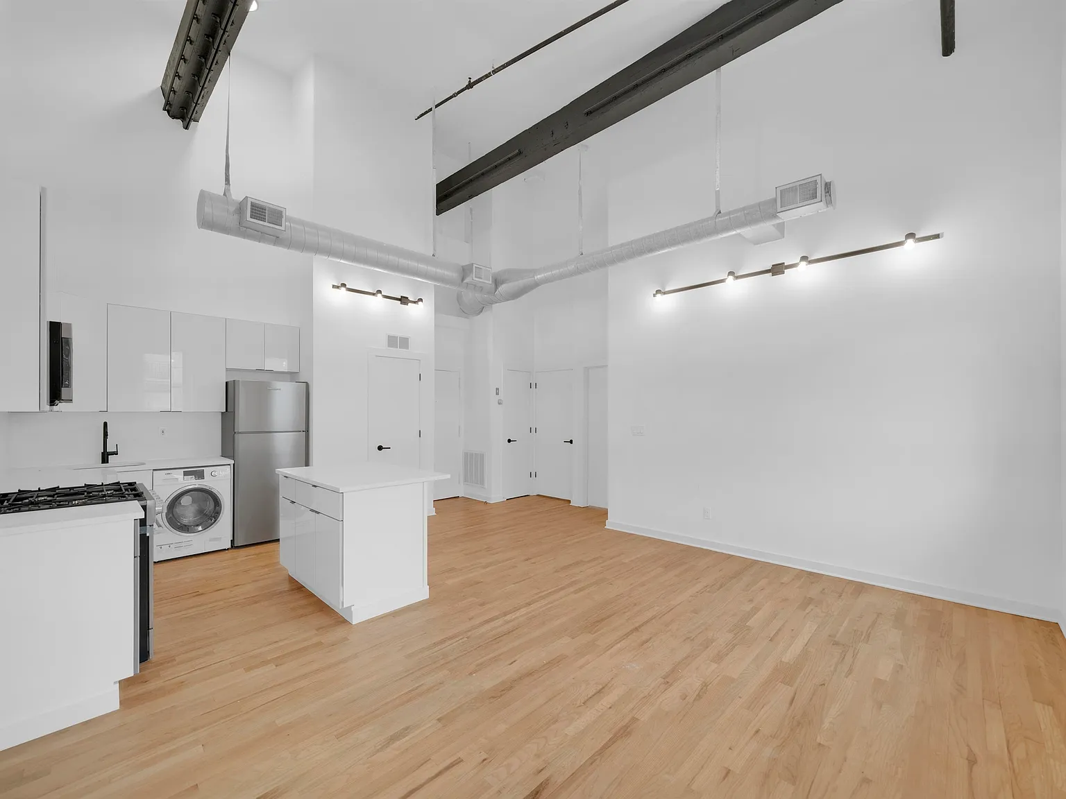 1 bed, 1.0 bath, $3,500 — Photo 4