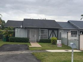 9754 SW 1st Ter, Miami, FL