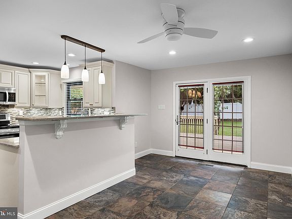 5th image of 10 Traynor Ln