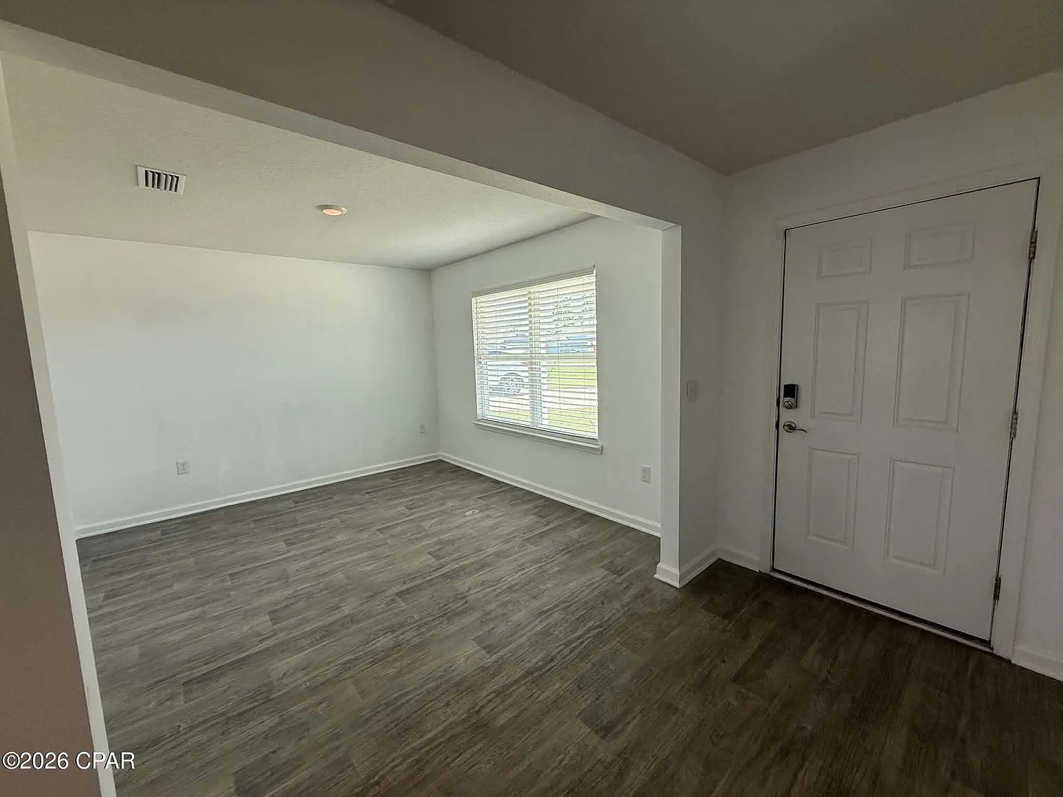 5 bed, 2556 sqft, $2,600 — Photo 2