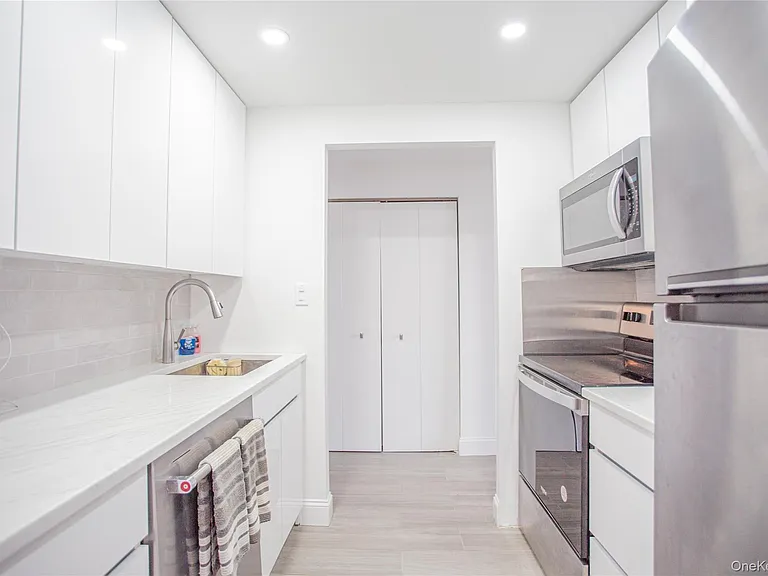 230 W Broadway #610 — Photo 13