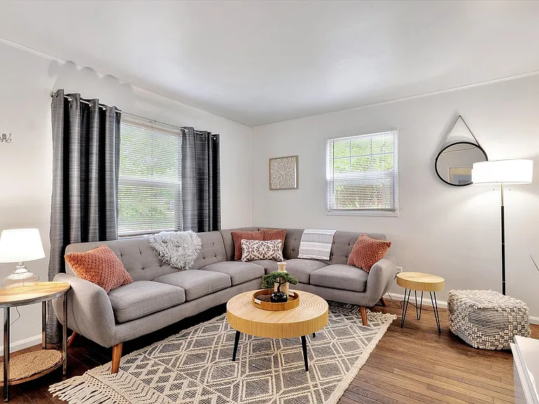 303 Hessel Blvd — Photo 3