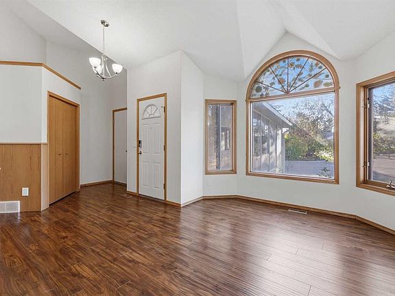4th image of 60 W Sundown Way SE
