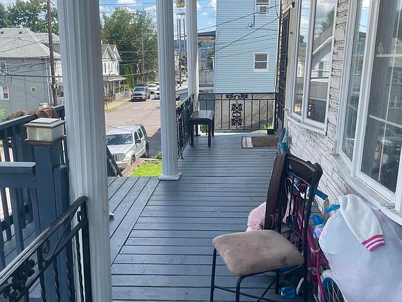 2nd image of 905 Eynon St