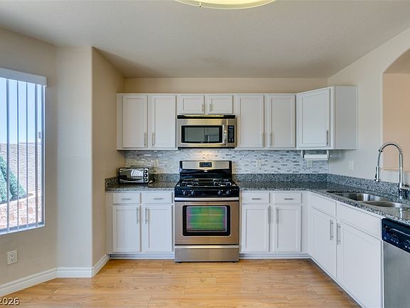 4th image of 1094 Ashwood Bay Ave