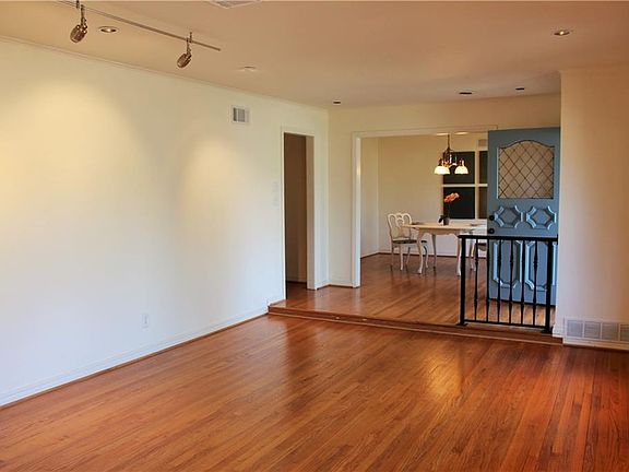 3rd image of 1828 Drakestone Ave
