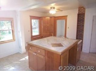 221 SE 8th St, Gainesville, FL 32601