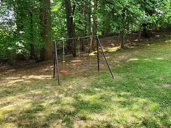 3rd image of 1707 Silverdale Ln