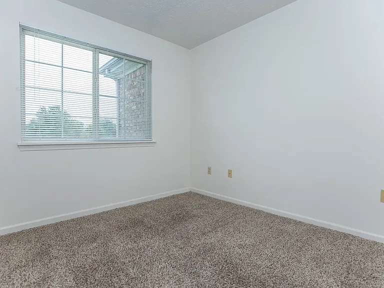 Camby Crossing Apartments — Photo 9