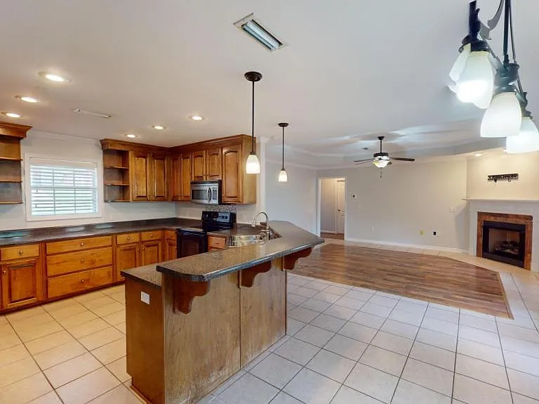 109 Mohegan Dr — Photo 8