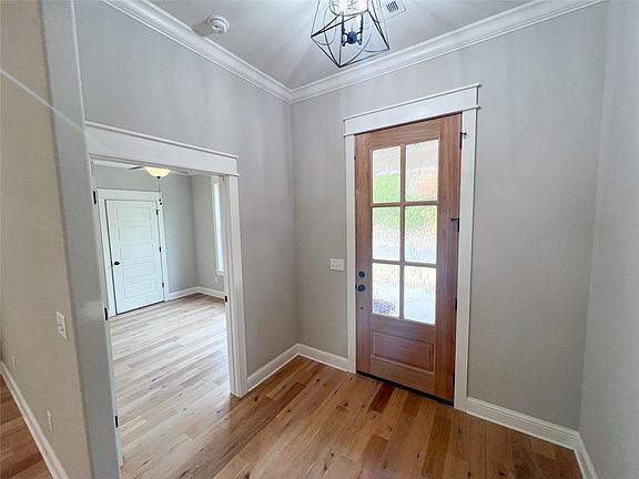 3rd image of 8 Dalton Dr