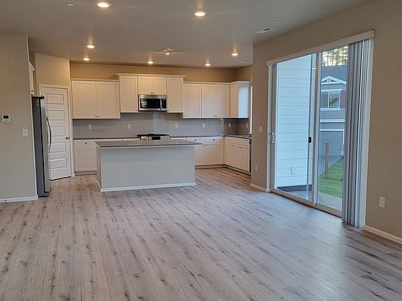 3rd image of 902 Bunting Place SE #84