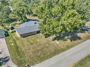 2207 Forest Crest Dr, Decatur, IL 62521