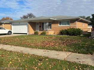 32656 Rugby Dr, Warren, MI 48088