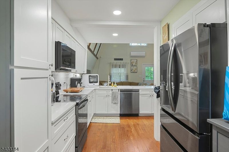 1st image of 7 Glen Dr