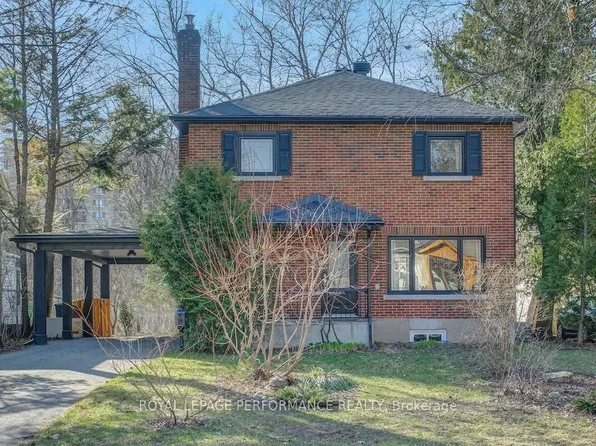 1638 Abbey Rd, Ottawa, ON K1G 0H3