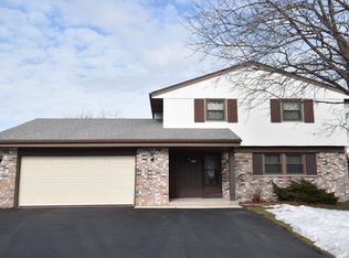 7170 N Longview Ave, Glendale, WI 53209
