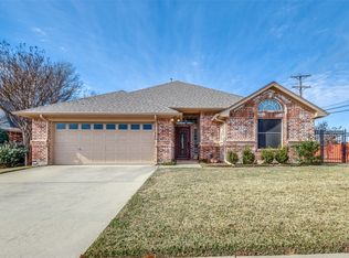 2025 Lorean Ct, Hurst, TX 76054