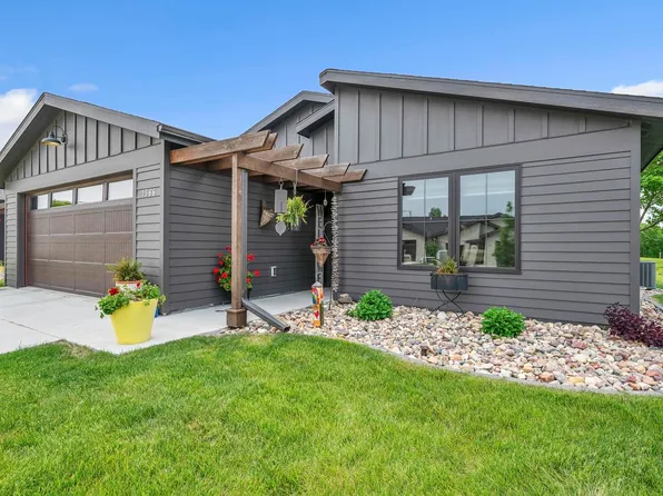 1566 Blaines Way, Spirit Lake, IA 51360