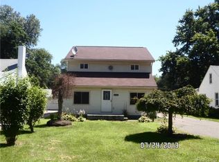 9004 Hartel St, Livonia, MI 48150