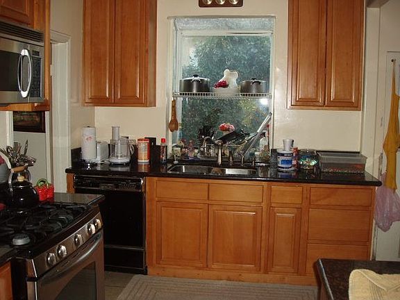 5th image of 760 S Griffith Park Dr